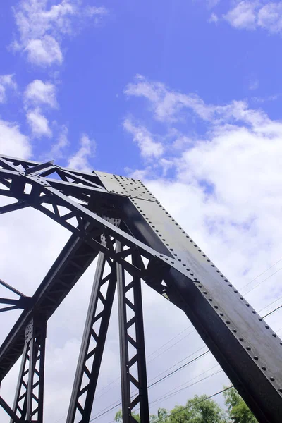 Puente Ferroviario Acero Sobre Fondo Bule Sky —  Fotos de Stock