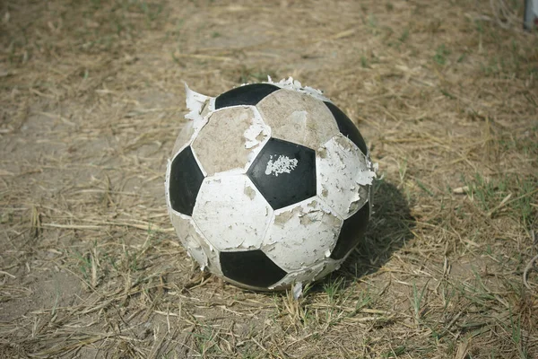Старый Футбол Траве — стоковое фото