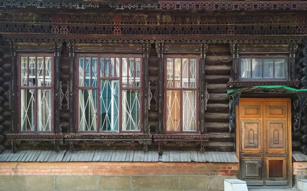 Fachada Típica Com Ornamentos Esculpidos Uma Antiga Casa Madeira Stile — Fotografia de Stock