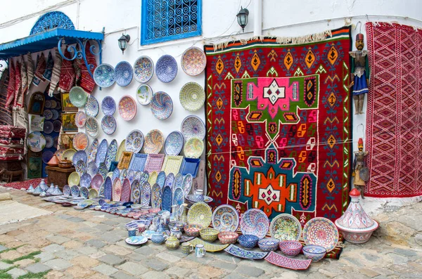 Negozio Souvenir Tipico Tunisia Con Ceramiche Tappeti Sulla Parete — Foto Stock