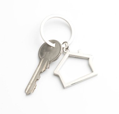 Beyaz arka plan üzerinde izole evin anahtarı