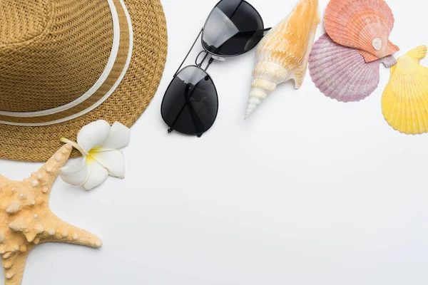 Accesorios Playa Verano Sobre Fondo Blanco — Foto de Stock