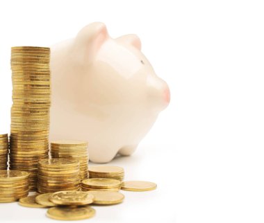 kumbara ve beyaz arka plan üzerinde izole para Kulesi