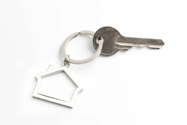 Σπίτι Κλειδί Που Απομονώνονται Λευκό Φόντο — Φωτογραφία Αρχείου