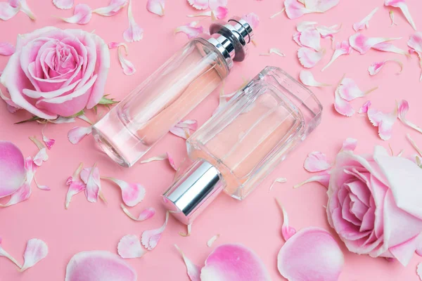 Frascos Perfume Lindo Fundo Rosa — Fotografia de Stock