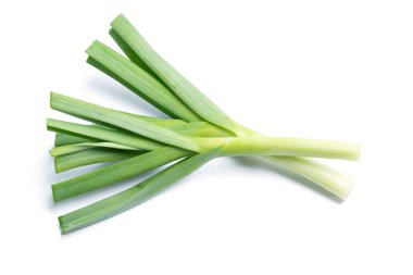 Beyaz arka plan üzerinde izole genç-yeşil sarımsak