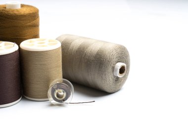 Beyaz arka plan üzerinde izole iş parçacığı