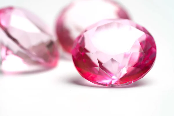 Roze Diamant Geïsoleerd Witte Achtergrond — Stockfoto