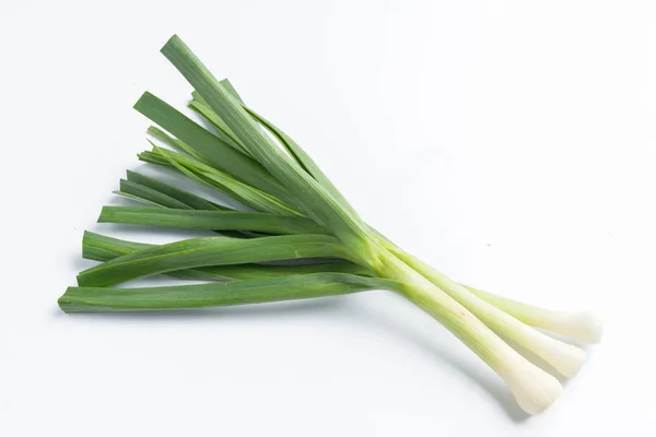 Aglio Giovane Verde Isolato Fondo Bianco — Foto Stock