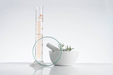 Alternatif bitki ilacıyla laboratuvar ve araştırma doğal cilt bakımı