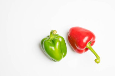 Beyaz arka plan üzerinde izole bell biber