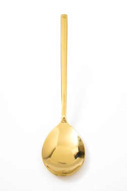 beyaz bir arka plan üzerinde izole altın kaşık