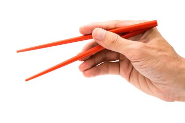 Beyaz arka plan üzerinde izole kırmızı çubuk tutan el