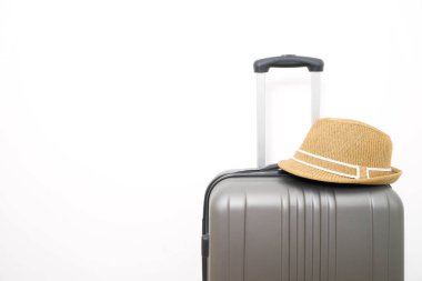 yaz tatil kavramı bavul ya da Bagaj çanta şapka ile seyahat