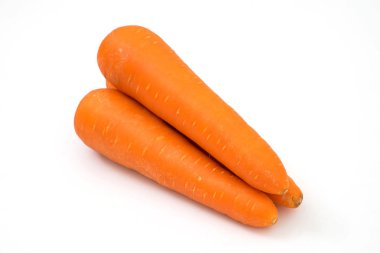 Beyaz arkaplanda havuç izole