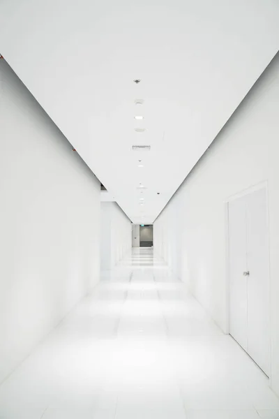 Λευκός Κενός Διάδρομος Εσωτερίασύγχρονος Ανοιχτός Χώρος — Φωτογραφία Αρχείου