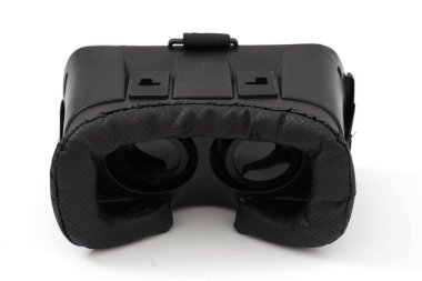 Beyaz arka plan üzerinde izole vr kutusu sanal gerçeklik gözlük