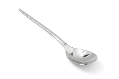 Beyaz arkaplanda izole edilmiş gümüş kaşık