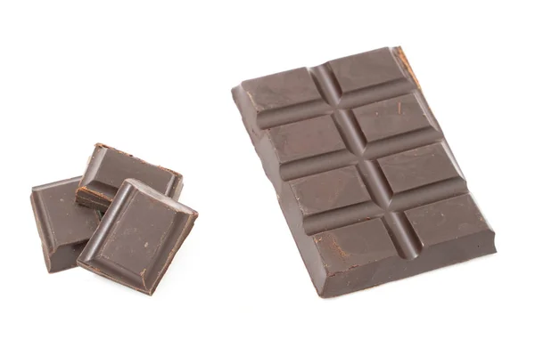 Cerrar una barra de chocolate aislado en blanco — Foto de Stock