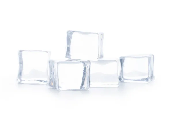 Kostky ledu izolované na bílém — Stock fotografie