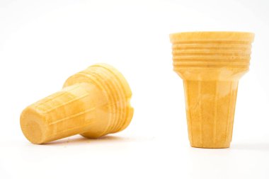 boş dondurma koni üzerinde beyaz izole