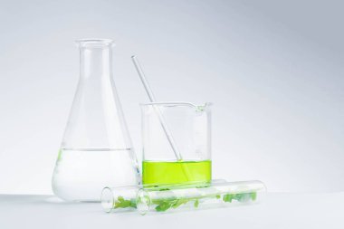 bitkisel ilaç doğal organik ve bilimsel cam ürünleri