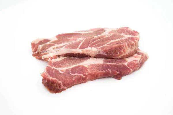 Resh carne de porco crua pescoço alho pimenta e alecrim isolado em w — Fotografia de Stock