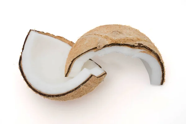 Noci di cocco isolate sul bianco — Foto Stock