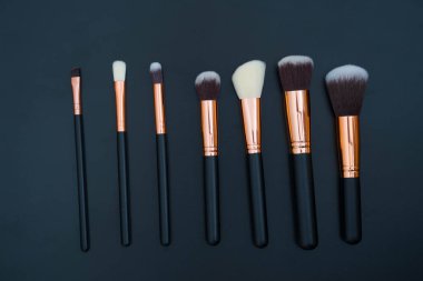 siyah fırçalar makyaj 