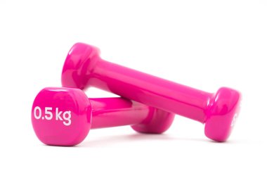 Beyaz arkaplanda iki pembe dambıl var.