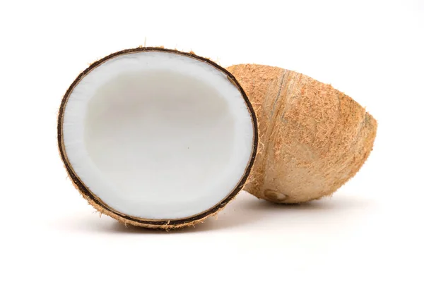 Kokosnüsse isoliert auf dem weißen — Stockfoto