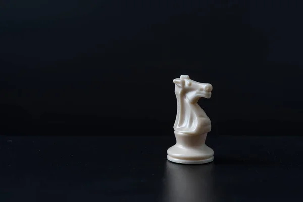 チェスセット白いチェスの部分を隔離 — ストック写真