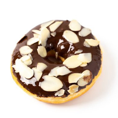 Beyaz üzerine izole edilmiş çikolatalı çörek.