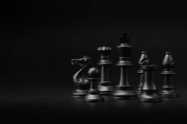 Satranç siyah üzerine izole