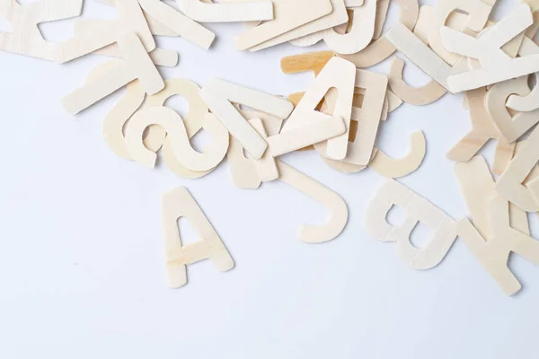 Angielski drewniane litery na białym — Zdjęcie stockowe