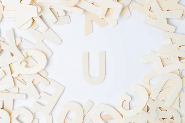 ABC letras de madeira Inglês no branco — Fotografia de Stock