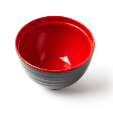 Beyaz arka planda Japon kupasını açın