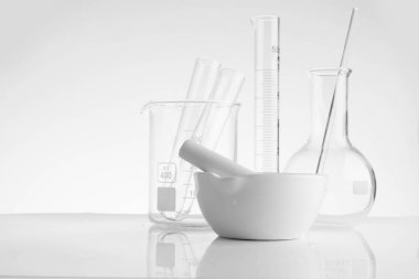 Laboratuar ve araştırma ile alternatif ot ilacı