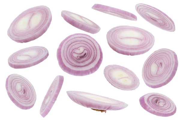 In Scheiben geschnittene rote Zwiebeln auf weißem Hintergrund — Stockfoto
