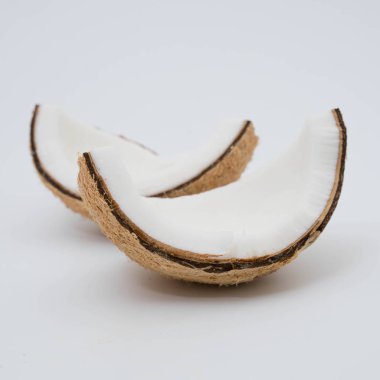 üzerinde beyaz izole hindistancevizi