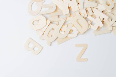 Beyaz abc İngilizce ahşap harfler