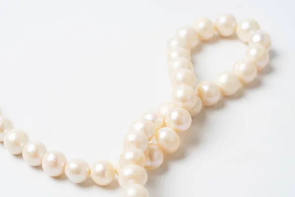 Pearl necklace isolated on white — Stock Photo, Image