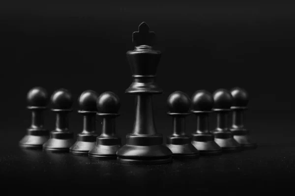 ブラックで隔離されたチェス — ストック写真