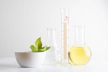 Alternatif bitki ilacıyla laboratuvar ve araştırma doğal cilt bakımı