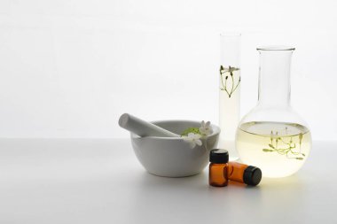 Alternatif bitki ilacıyla laboratuvar ve araştırma doğal cilt bakımı