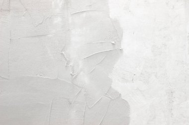 Islak beton duvar dokusu yakın plan. Çizikli sert çimento dokusu. Beyaz, gri duvar kağıdı soyut grunge arka plan. Taş duvar yüzeyi arka planı. Stok fotoğrafı