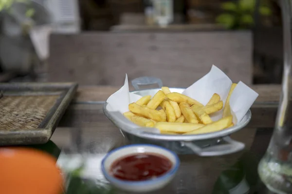 Pommes Frites Och Ketchup — Stockfoto