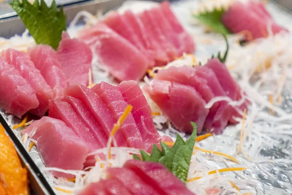 Visdia's geplaatst in trays, Japanse restaurants — Stockfoto