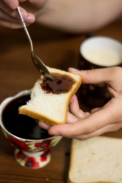 reçel ekmek çay kaşığı