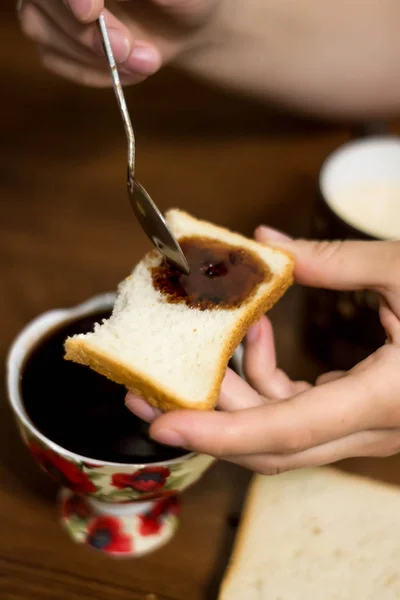 reçel ekmek çay kaşığı